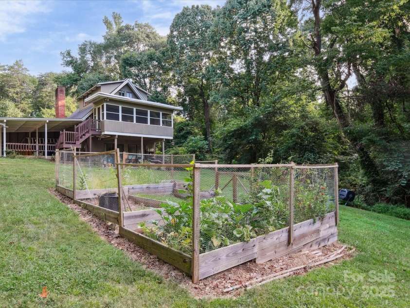 13831 Woody Point Road, Charlotte, NC 28278.  MLS# CAR4283409, YatesRealty ID 33894. 