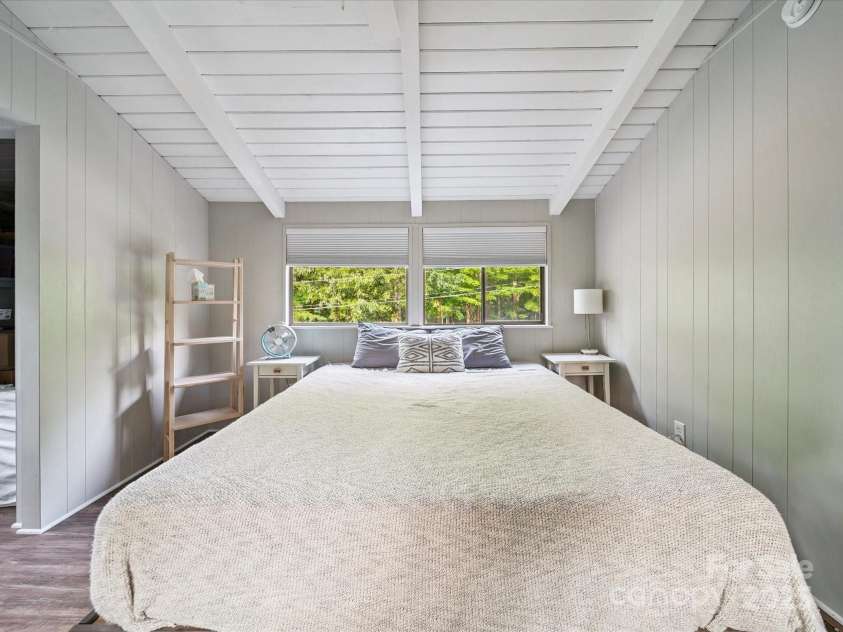 13831 Woody Point Road, Charlotte, NC 28278.  MLS# CAR4283409, YatesRealty ID 33894. Upper bedroom