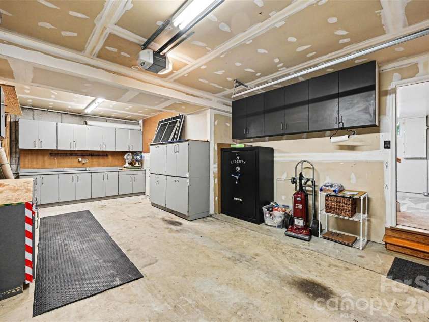 9624 Forest Drive, Charlotte, NC 28216.  MLS# CAR4392664, YatesRealty ID 33894. 1 Car Garage 2 Workshop area and gun safe