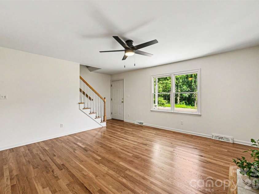 9624 Forest Drive, Charlotte, NC 28216.  MLS# CAR4392664, YatesRealty ID 33894. 