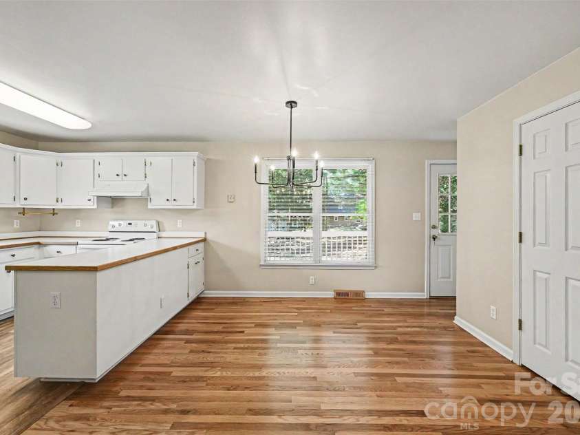 9624 Forest Drive, Charlotte, NC 28216.  MLS# CAR4392664, YatesRealty ID 33894. 