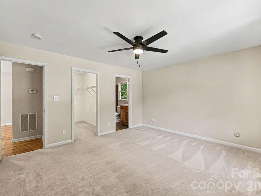 9624 Forest Drive, Charlotte, NC 28216.  MLS# CAR4392664, YatesRealty ID 33894. Primary Suite