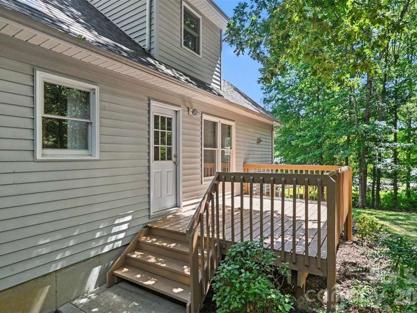 9624 Forest Drive, Charlotte, NC 28216.  MLS# CAR4392664, YatesRealty ID 33894. Rear Deck