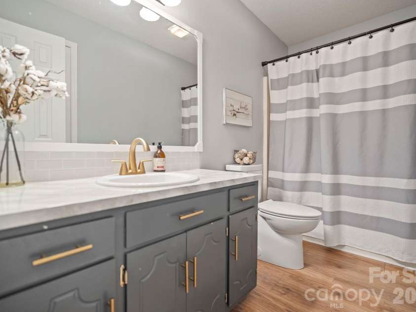 6168 King Wilkinson Road, Denver, NC 28037.  MLS# CAR4395555, YatesRealty ID 33896. 2nd full bathroom 