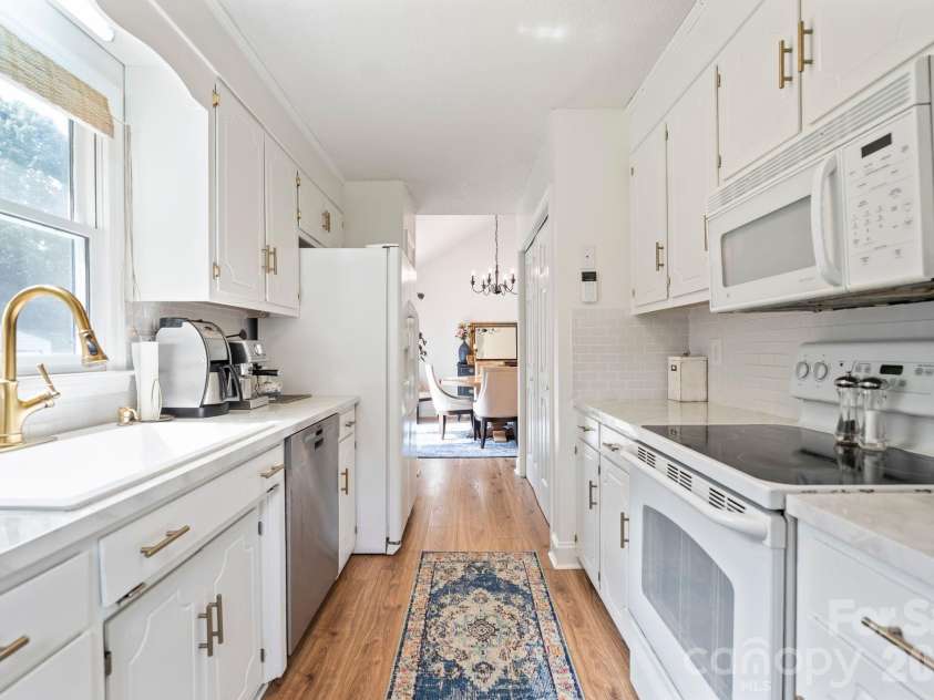 6168 King Wilkinson Road, Denver, NC 28037.  MLS# CAR4395555, YatesRealty ID 33896. Thoughtfully designed galley kitchen with tile backsplash