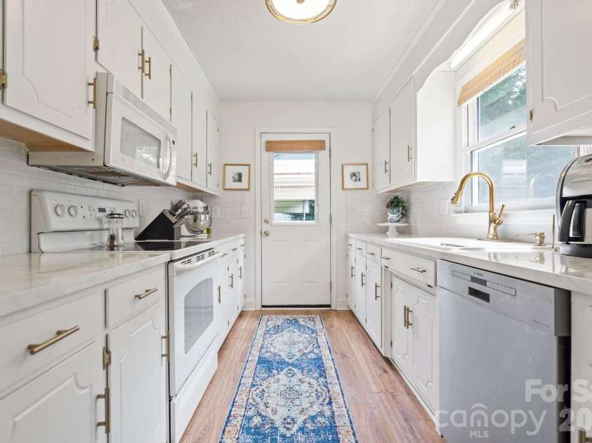 6168 King Wilkinson Road, Denver, NC 28037.  MLS# CAR4395555, YatesRealty ID 33896. Thoughtfully designed galley kitchen with tile backsplash (all appliances and washer/dryer included)