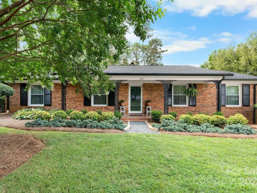 1071 12th Avenue, Hickory, NC 28601.  MLS# CAR4285416, YatesRealty ID 33898. 