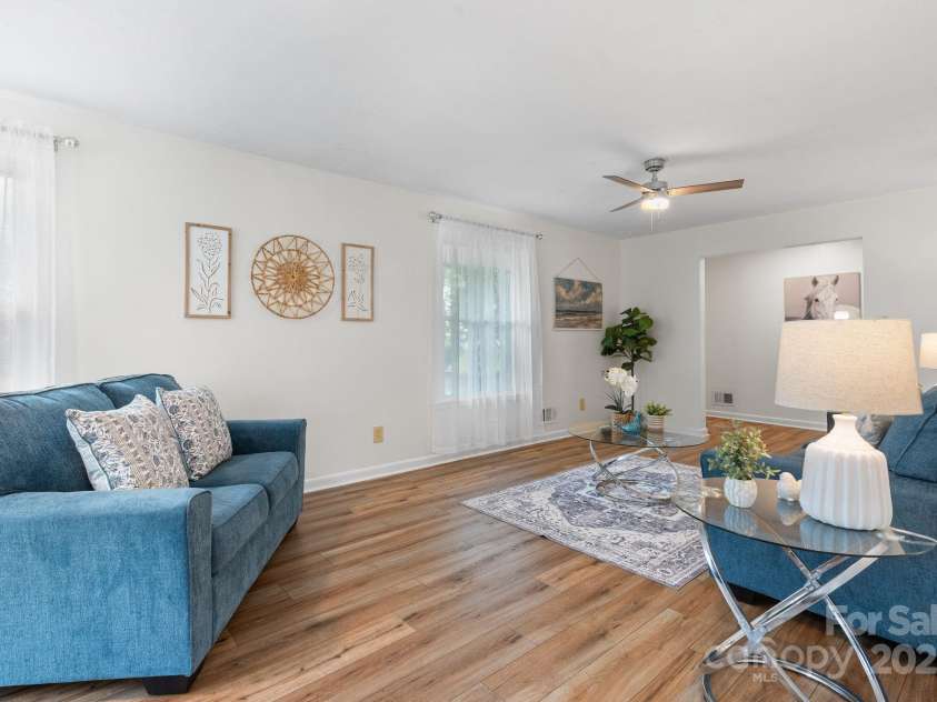 1071 12th Avenue, Hickory, NC 28601.  MLS# CAR4285416, YatesRealty ID 33898. 