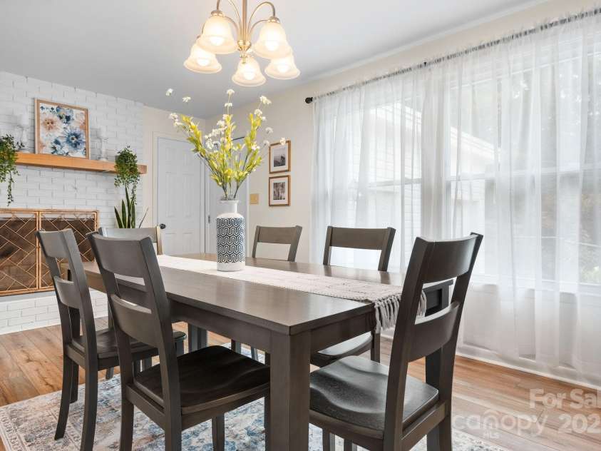 1071 12th Avenue, Hickory, NC 28601.  MLS# CAR4285416, YatesRealty ID 33898. 