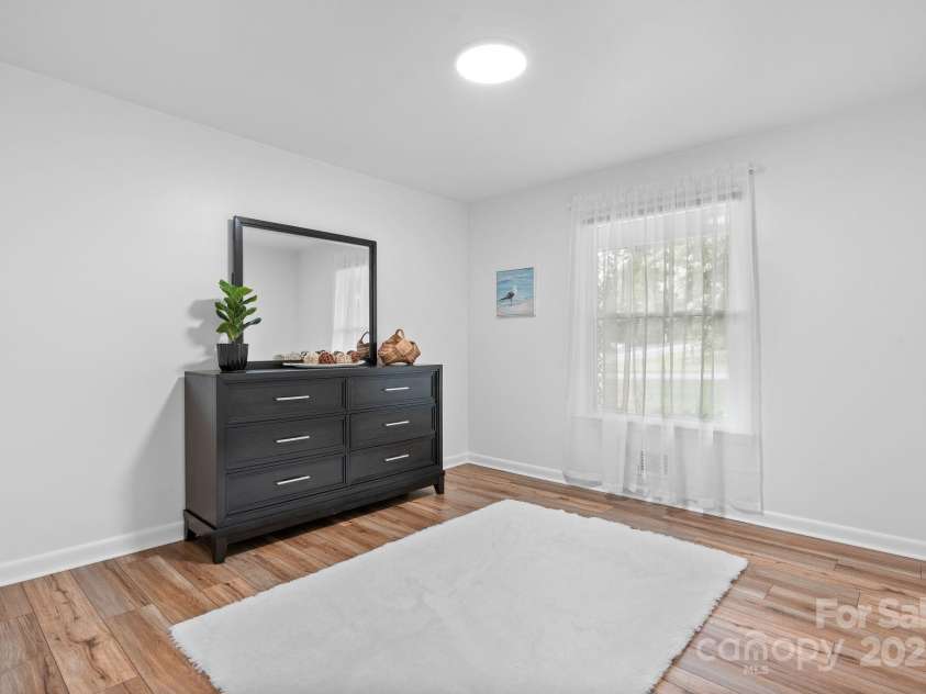 1071 12th Avenue, Hickory, NC 28601.  MLS# CAR4285416, YatesRealty ID 33898. 