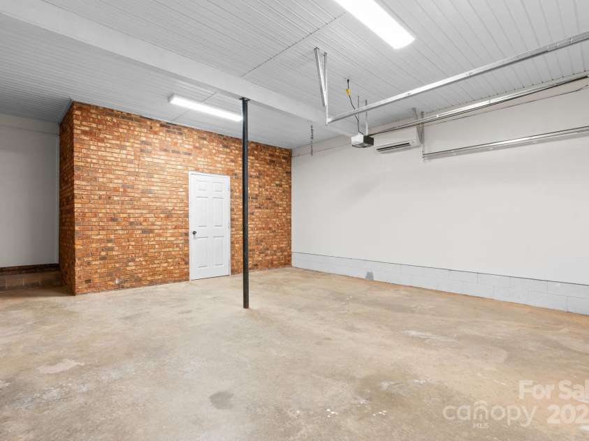 1071 12th Avenue, Hickory, NC 28601.  MLS# CAR4285416, YatesRealty ID 33898. 