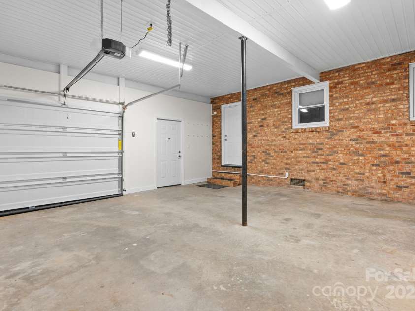 1071 12th Avenue, Hickory, NC 28601.  MLS# CAR4285416, YatesRealty ID 33898. 