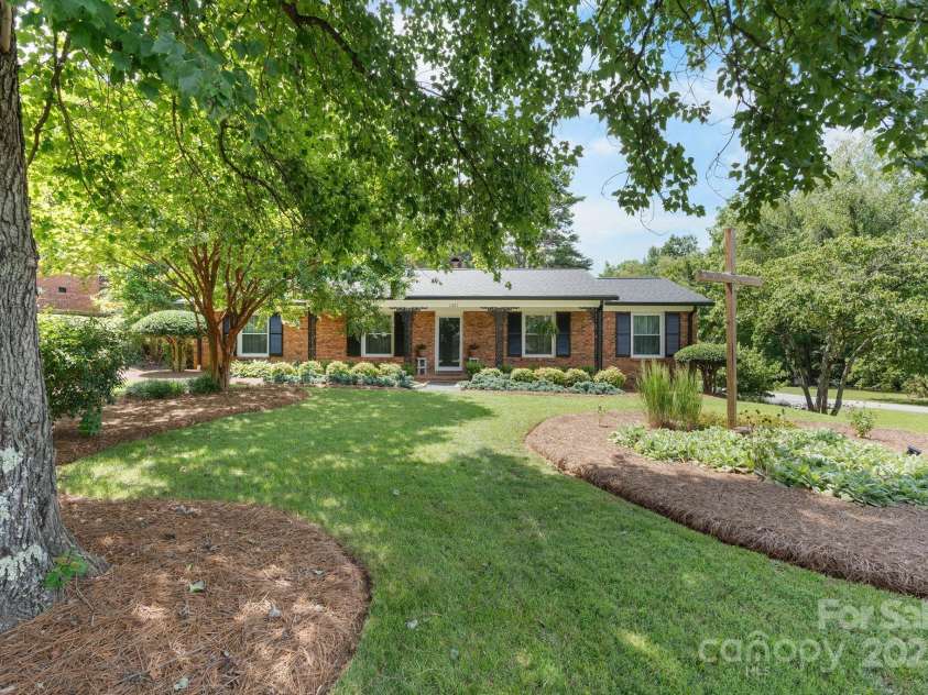 1071 12th Avenue, Hickory, NC 28601.  MLS# CAR4285416, YatesRealty ID 33898. 