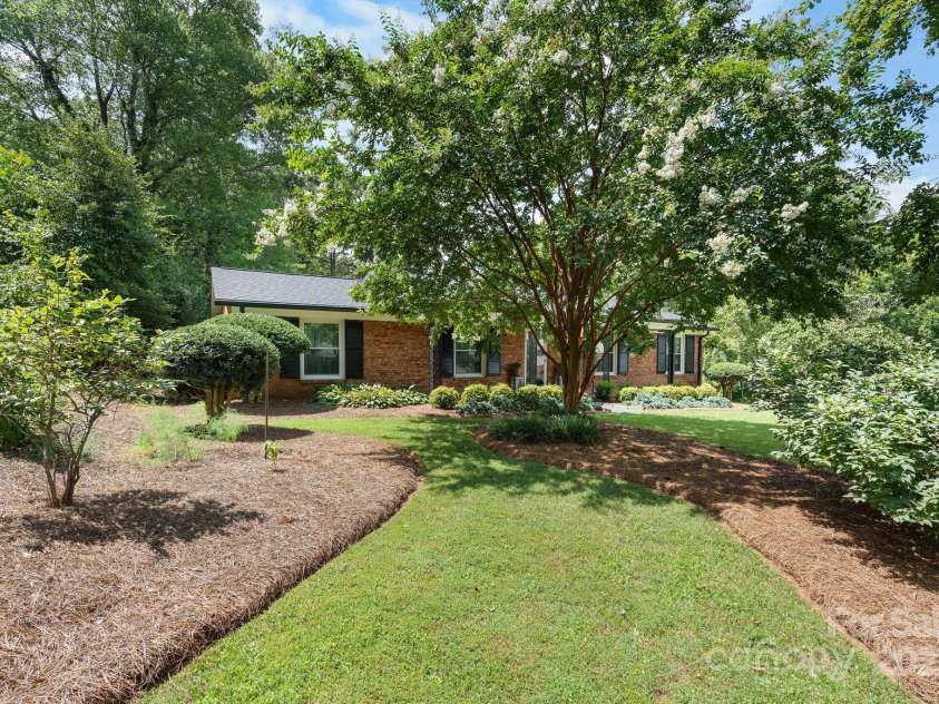 1071 12th Avenue, Hickory, NC 28601.  MLS# CAR4285416, YatesRealty ID 33898. 