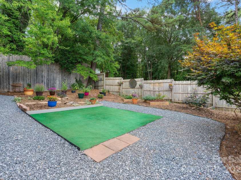 1071 12th Avenue, Hickory, NC 28601.  MLS# CAR4285416, YatesRealty ID 33898. 