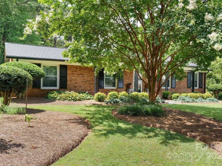 1071 12th Avenue, Hickory, NC 28601.  MLS# CAR4285416, YatesRealty ID 33898. 