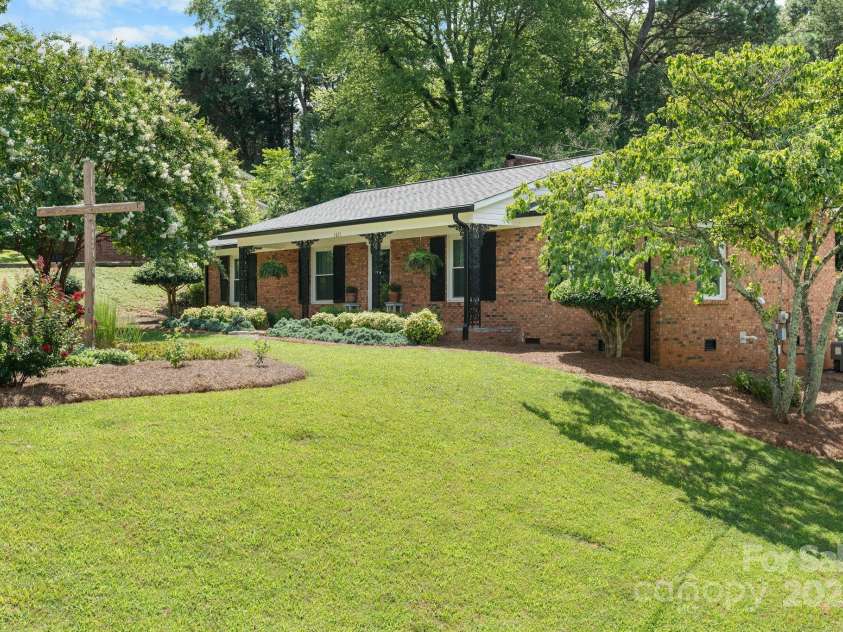1071 12th Avenue, Hickory, NC 28601.  MLS# CAR4285416, YatesRealty ID 33898. 