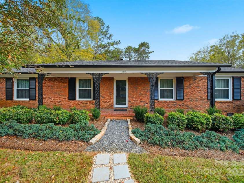 1071 12th Avenue, Hickory, NC 28601.  MLS# CAR4285416, YatesRealty ID 33898. 