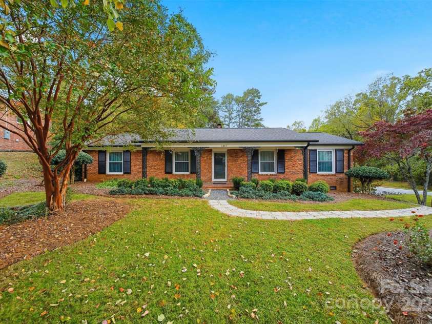 1071 12th Avenue, Hickory, NC 28601.  MLS# CAR4285416, YatesRealty ID 33898. 