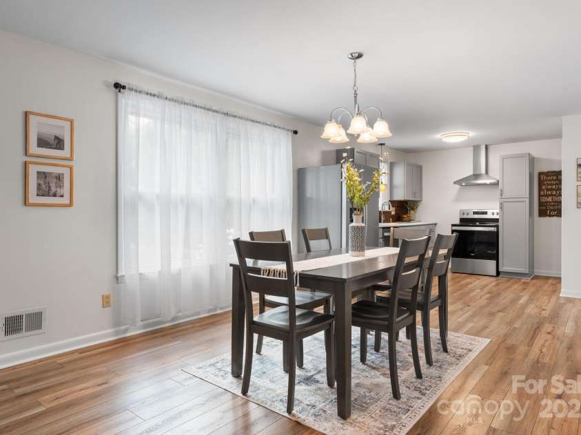 1071 12th Avenue, Hickory, NC 28601.  MLS# CAR4285416, YatesRealty ID 33898. 