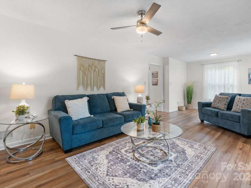 1071 12th Avenue, Hickory, NC 28601.  MLS# CAR4285416, YatesRealty ID 33898. 