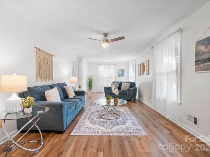 1071 12th Avenue, Hickory, NC 28601.  MLS# CAR4285416, YatesRealty ID 33898. 