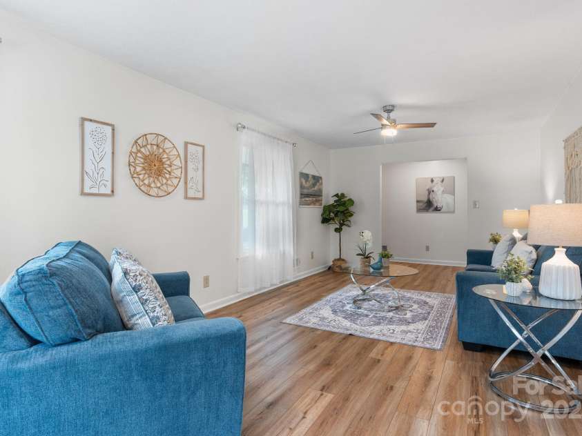 1071 12th Avenue, Hickory, NC 28601.  MLS# CAR4285416, YatesRealty ID 33898. 