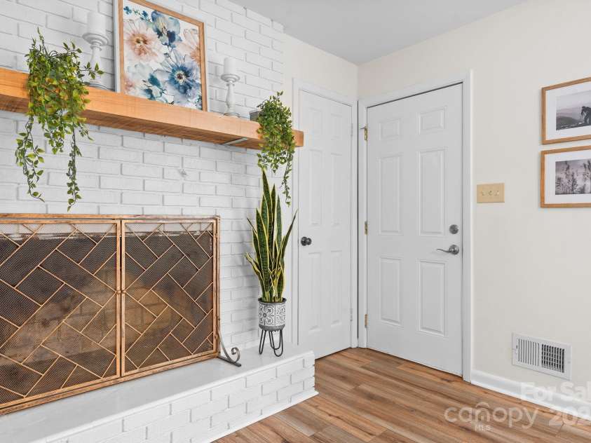 1071 12th Avenue, Hickory, NC 28601.  MLS# CAR4285416, YatesRealty ID 33898. 