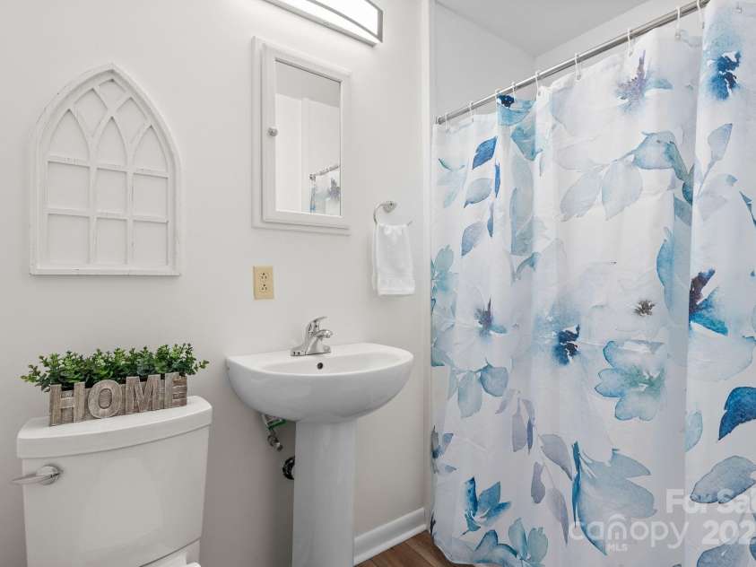 1071 12th Avenue, Hickory, NC 28601.  MLS# CAR4285416, YatesRealty ID 33898. 