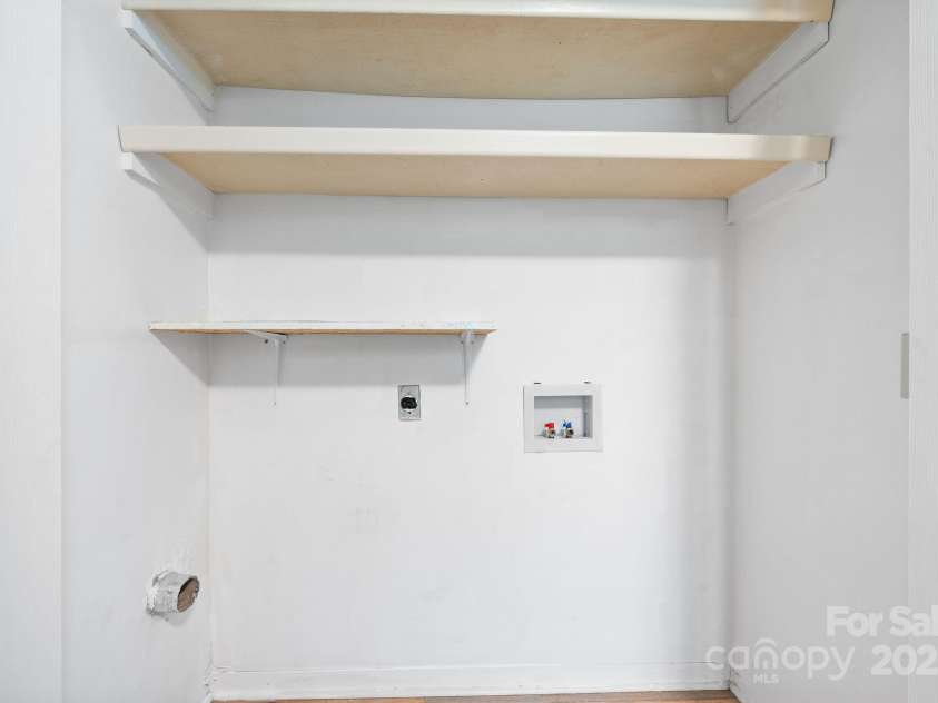 1071 12th Avenue, Hickory, NC 28601.  MLS# CAR4285416, YatesRealty ID 33898. 