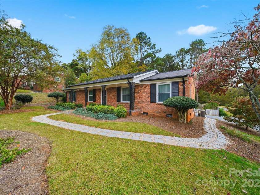 1071 12th Avenue, Hickory, NC 28601.  MLS# CAR4285416, YatesRealty ID 33898. 