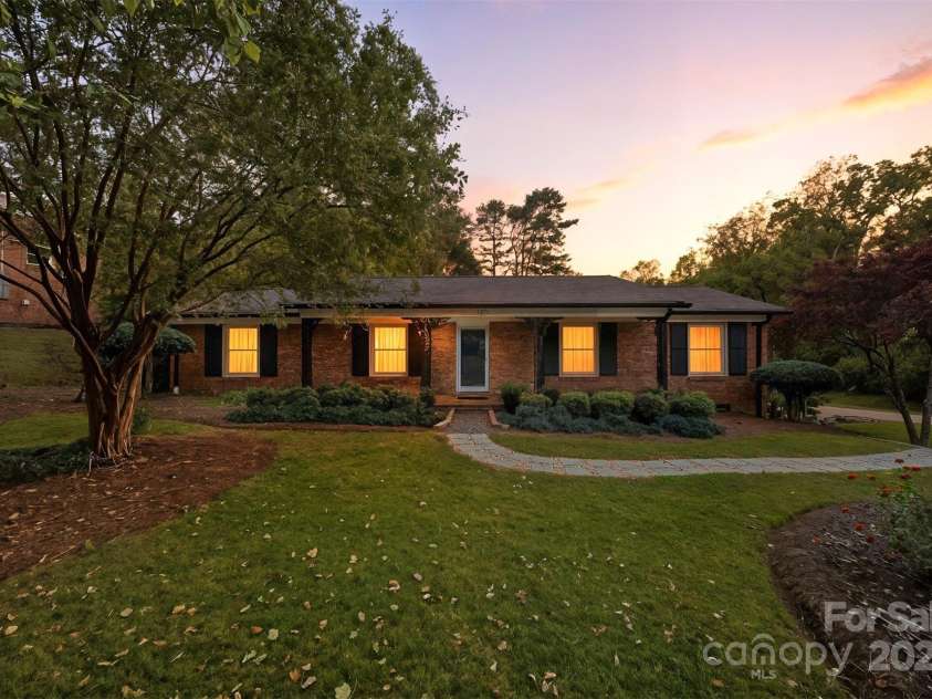 1071 12th Avenue, Hickory, NC 28601.  MLS# CAR4285416, YatesRealty ID 33898. 