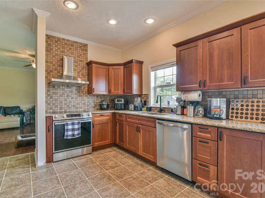 222 Erwin Hills Road, Asheville, NC 28806.  MLS# CAR4388714, YatesRealty ID 33898. 