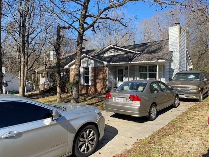 6536 Pineburr Road, Charlotte, NC 28211.  MLS# CAR4238205, YatesRealty ID 3390. Front