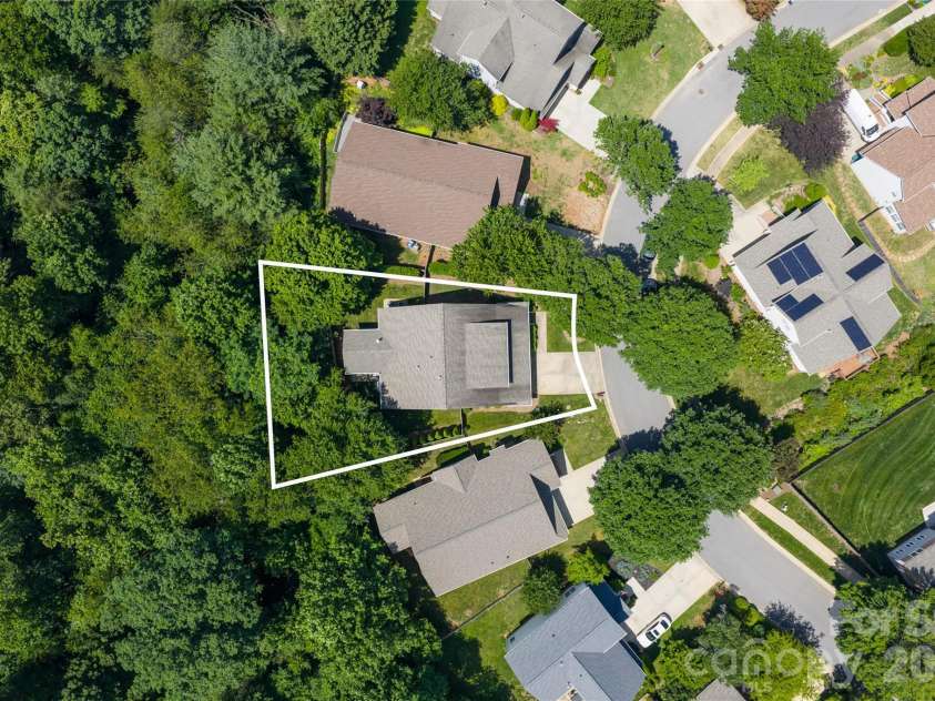 1328 Heathbrook Circle, Asheville, NC 28803.  MLS# CAR4392284, YatesRealty ID 33900. 