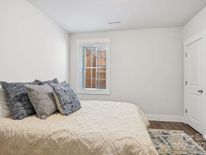 620 Amalfi Drive, Davidson, NC 28036.  MLS# CAR4294404, YatesRealty ID 33900. 
