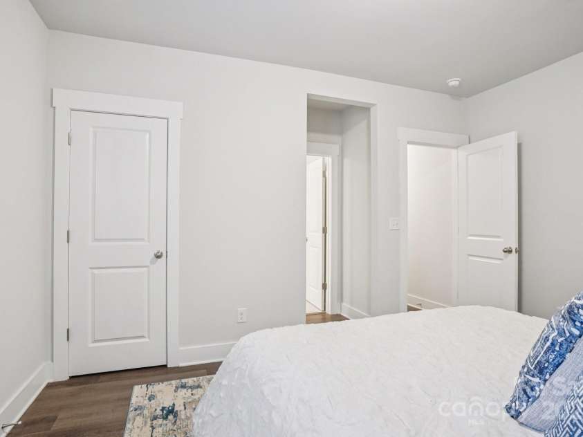 620 Amalfi Drive, Davidson, NC 28036.  MLS# CAR4294404, YatesRealty ID 33900. 