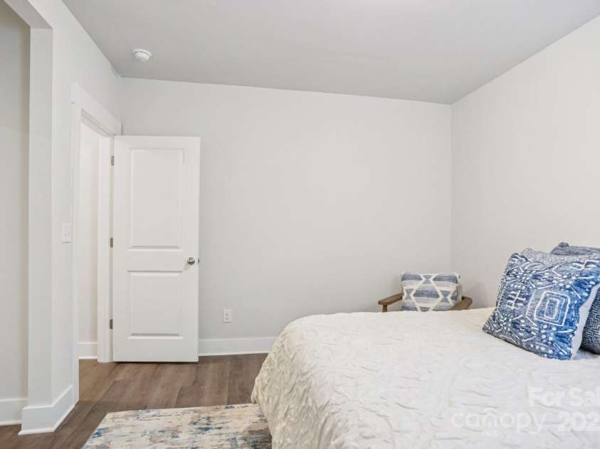 620 Amalfi Drive, Davidson, NC 28036.  MLS# CAR4294404, YatesRealty ID 33900. 