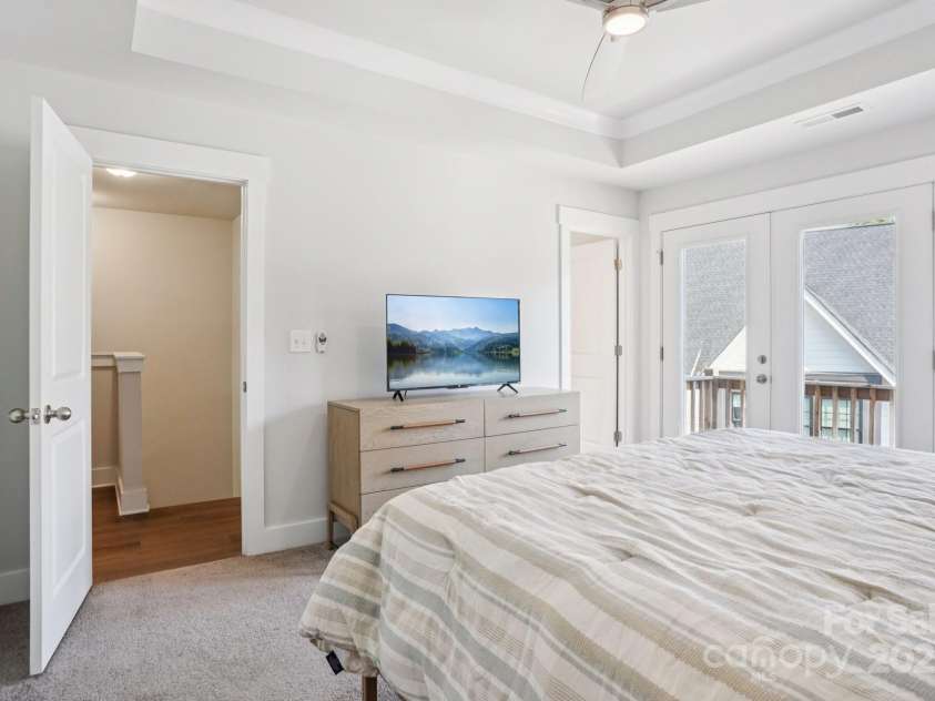 620 Amalfi Drive, Davidson, NC 28036.  MLS# CAR4294404, YatesRealty ID 33900. 