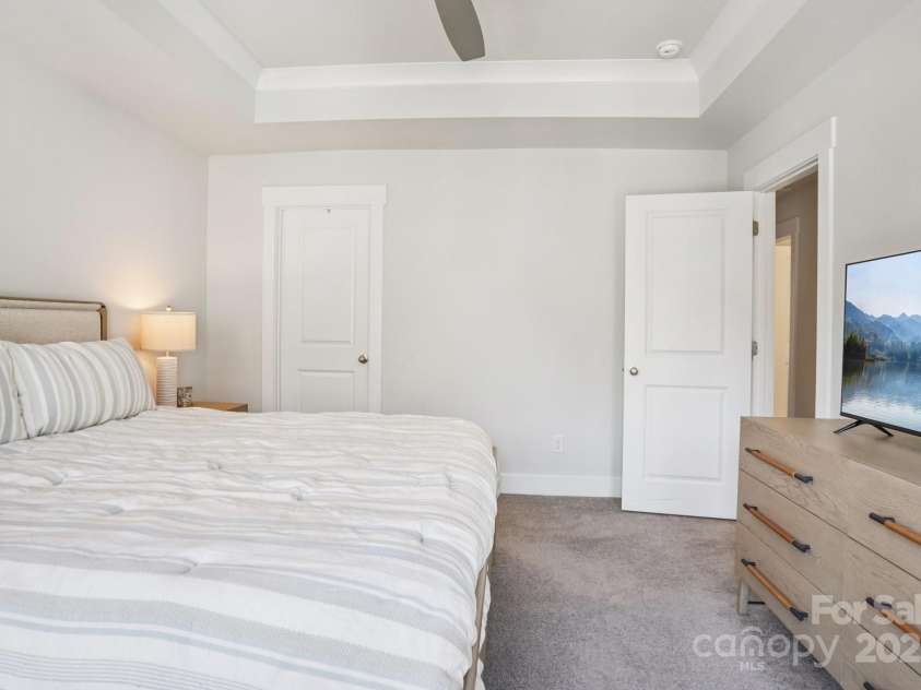 620 Amalfi Drive, Davidson, NC 28036.  MLS# CAR4294404, YatesRealty ID 33900. 