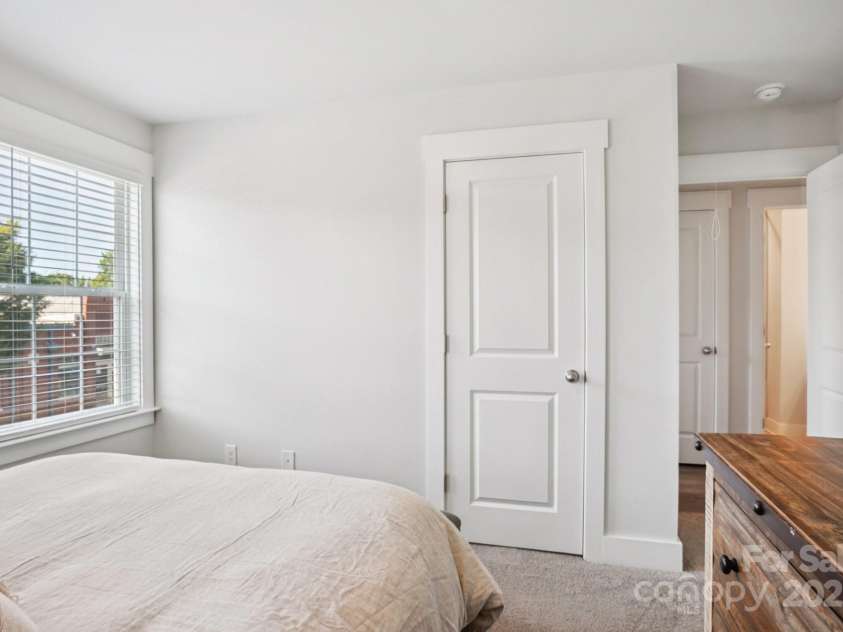 620 Amalfi Drive, Davidson, NC 28036.  MLS# CAR4294404, YatesRealty ID 33900. 