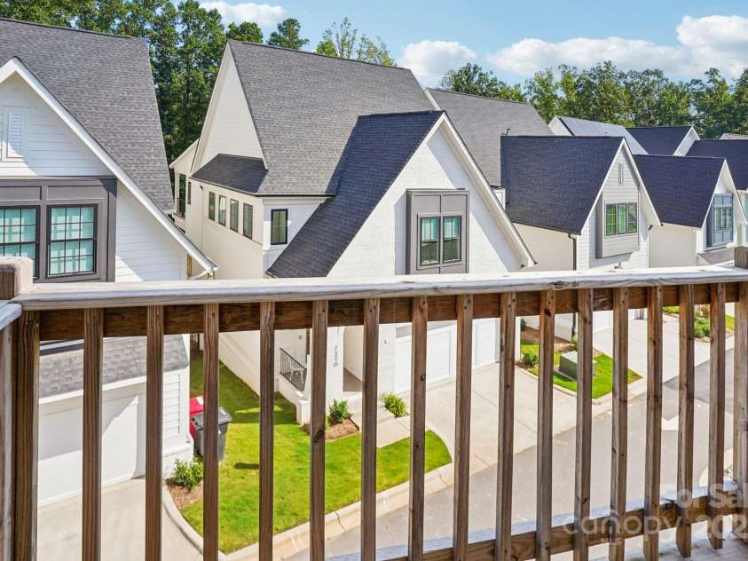 620 Amalfi Drive, Davidson, NC 28036.  MLS# CAR4294404, YatesRealty ID 33900. 