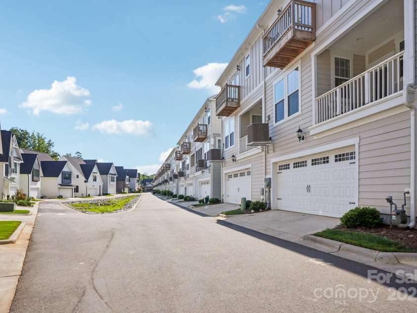 620 Amalfi Drive, Davidson, NC 28036.  MLS# CAR4294404, YatesRealty ID 33900. 