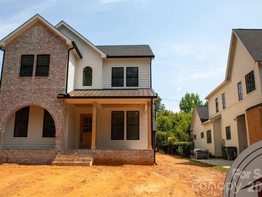 2205 Shenandoah Avenue, Charlotte, NC 28205.  MLS# CAR4384232, YatesRealty ID 33902. 