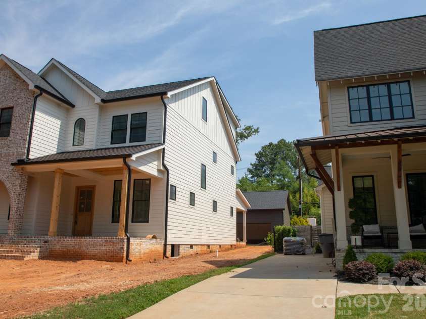 2205 Shenandoah Avenue, Charlotte, NC 28205.  MLS# CAR4384232, YatesRealty ID 33902. 