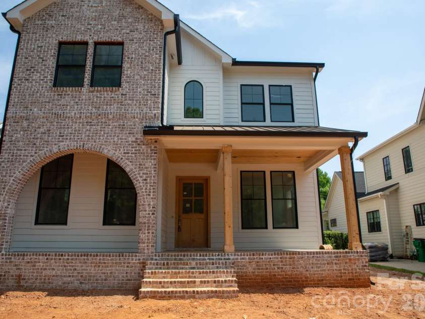 2205 Shenandoah Avenue, Charlotte, NC 28205.  MLS# CAR4384232, YatesRealty ID 33902. 