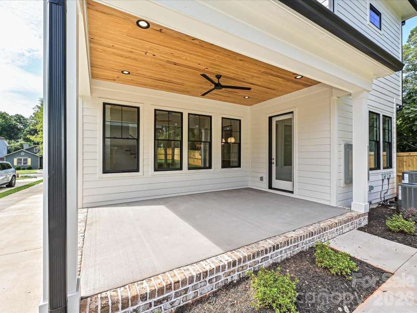 2205 Shenandoah Avenue, Charlotte, NC 28205.  MLS# CAR4384232, YatesRealty ID 33902. 