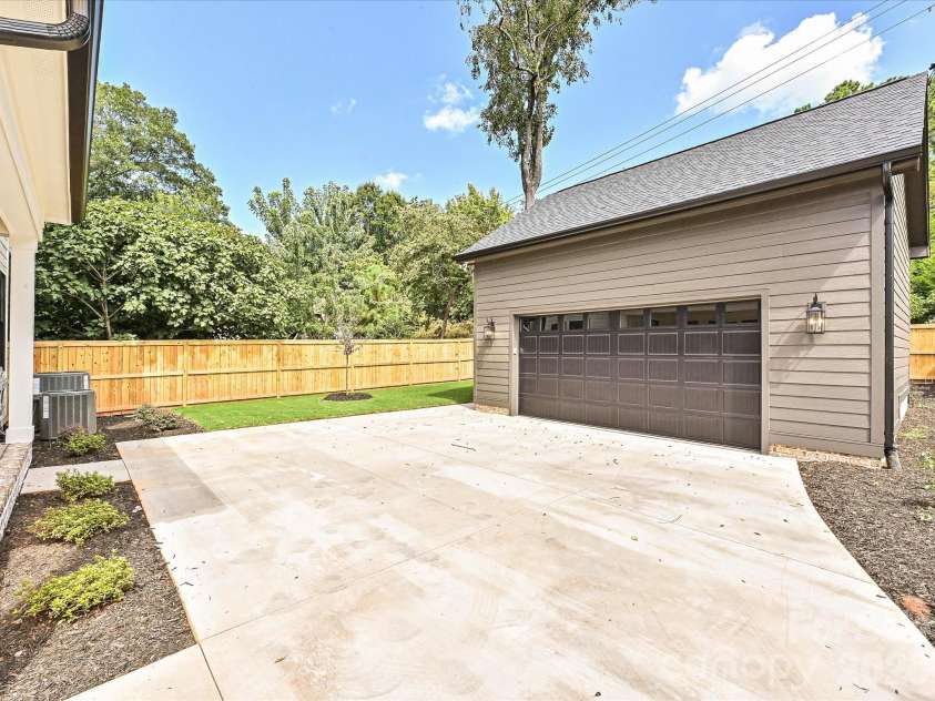 2205 Shenandoah Avenue, Charlotte, NC 28205.  MLS# CAR4384232, YatesRealty ID 33902. 