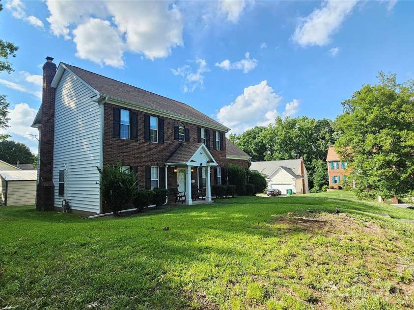 2425 Katherine Kiker Road, Charlotte, NC 28213.  MLS# CAR4395757, YatesRealty ID 33903. 