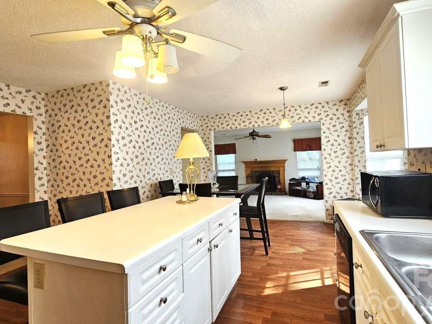 2425 Katherine Kiker Road, Charlotte, NC 28213.  MLS# CAR4395757, YatesRealty ID 33903. 